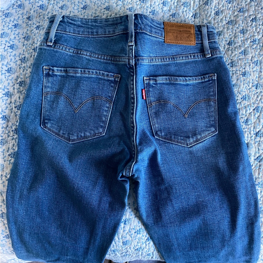 Levis 721 High Rise Ripped Jeans - Picture 5 of 7